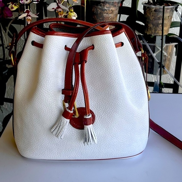 Dooney & Bourke Handbags - VINTAGE DOONEY & BOURKE
LARGE LEATHER DRAWSTRING BUCKET BAG CROSSBODY WHITE/TAN